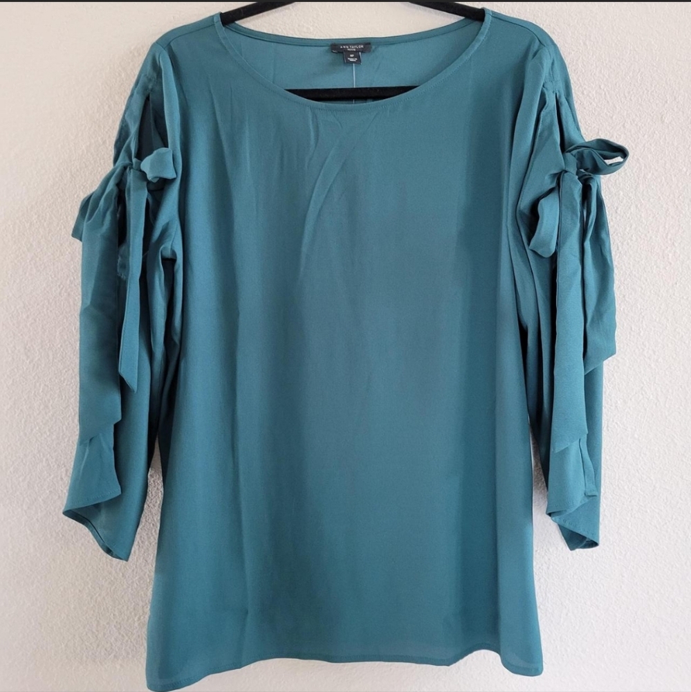 Ann Taylor Blue 3/4 Sleeve Tie Front Blouse